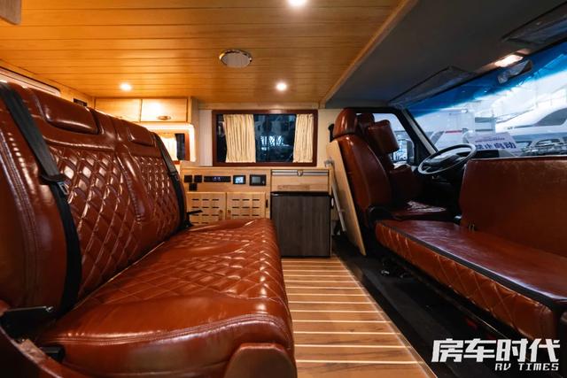 不到20万的依维柯露营神车 “钓鱼神器”后驿舟房车再出新品