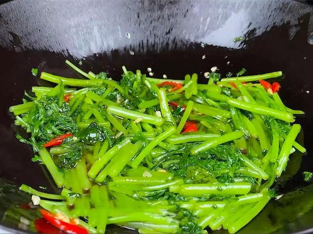 初春,吃菠菜不如多吃它,一养肝,二明目,三安神,营养又好吃!