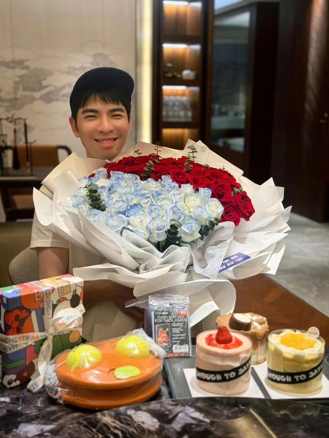 50岁林有慧为萧敬腾庆祝37岁生日