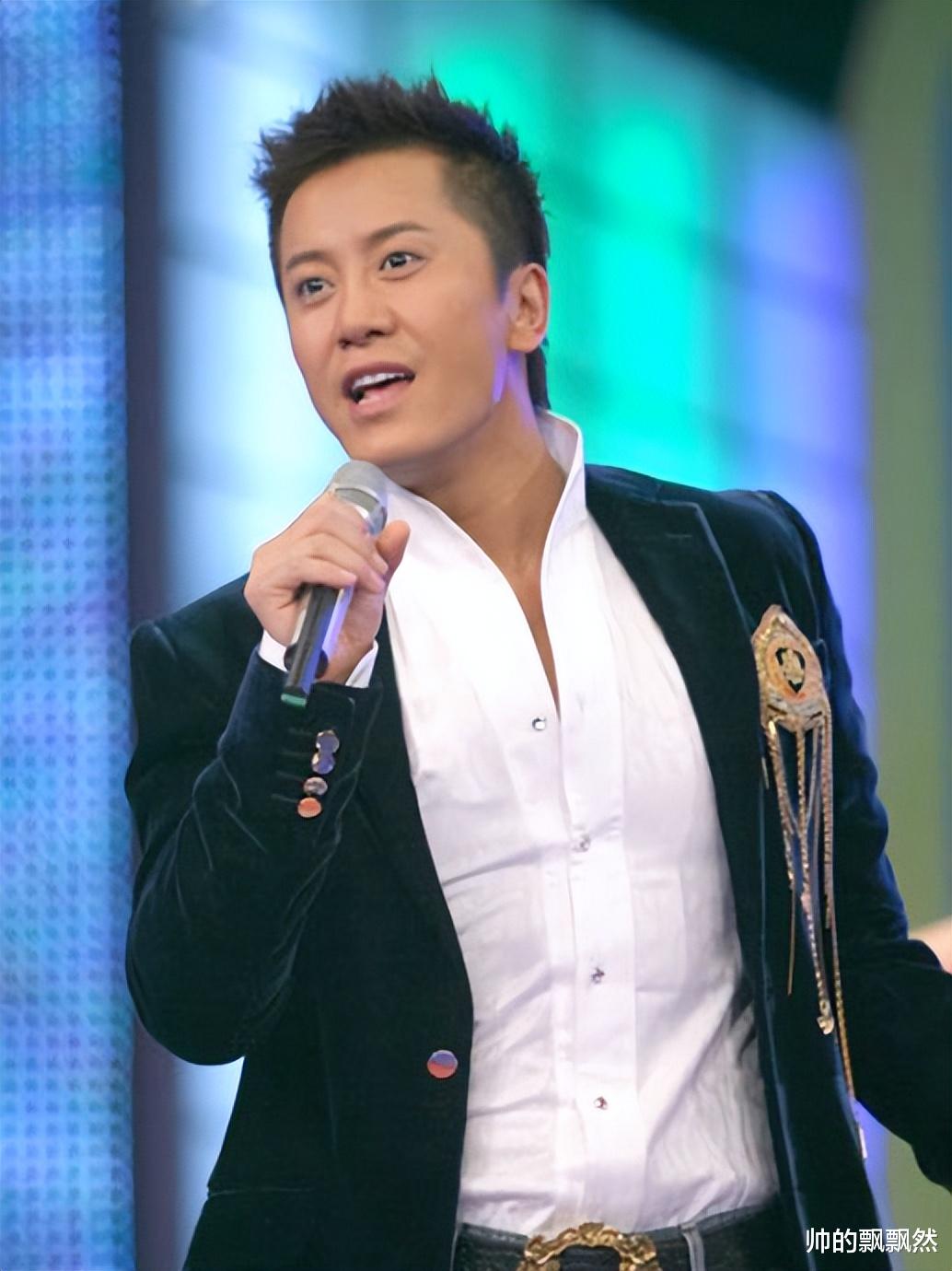 著名歌手毛宁:1年内父母双亡,55岁的他人生跌宕