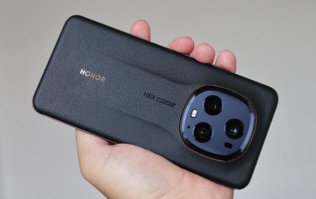 从6699元跌至3847元,三主摄+5450mAh,荣耀商务旗舰加速退场