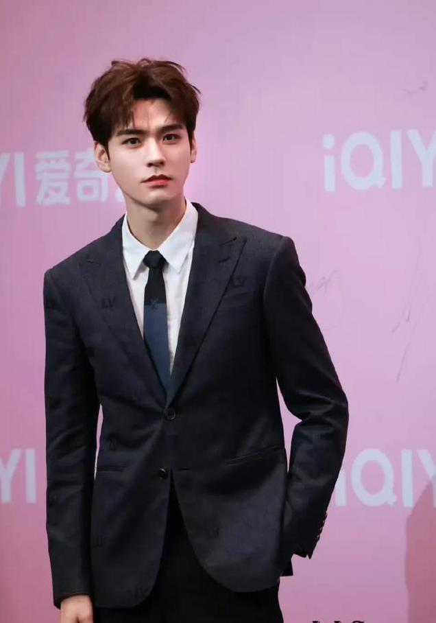 12月7日一夜,美男洗牌,杨洋登顶,黄景瑜10成毅9王一博3肖战第2