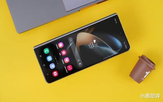 三星徹底“發(fā)飆”，三星Z Fold4價格跌至2910元，售價變得更親民