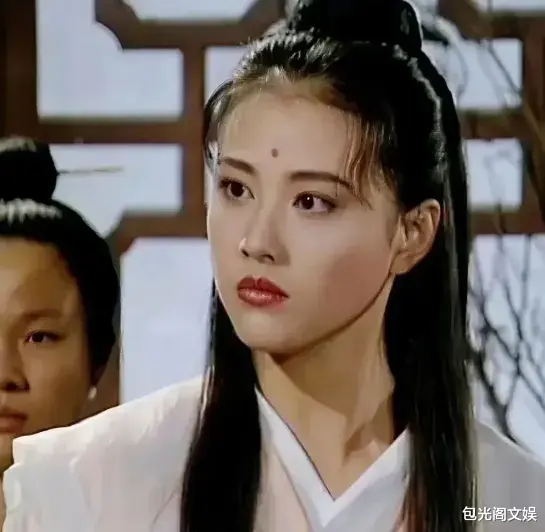 周海媚去世6个多月，她北京豪宅菜园近况：一片荒芜杂草丛生好凄凉