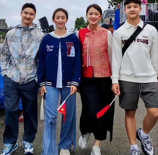 刘诗诗现身奥运赛场,美得令人浑身打激灵,旁边的老外都看呆了!