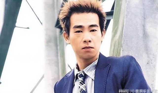 陈小春断崖式衰老？！网友认不出惊呼：满脸皱纹像80多岁