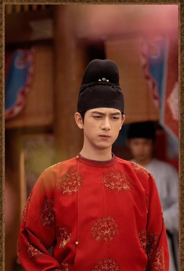 同样饰演佞臣，李现与任嘉伦放一起，才知道什么是“隐忍”