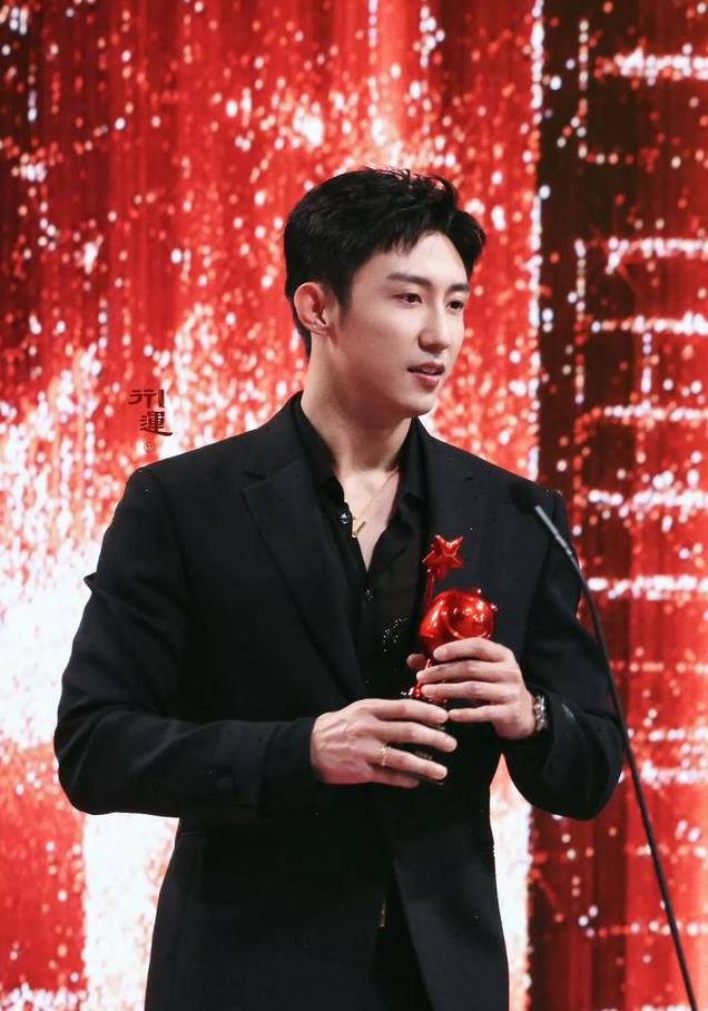 12月7日一夜,美男洗牌,杨洋登顶,黄景瑜10成毅9王一博3肖战第2