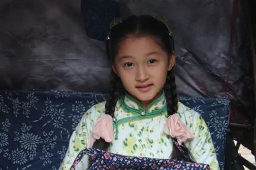 26岁关晓彤最新状态令人震惊,看上去老了十岁?发福脸被质疑怀孕