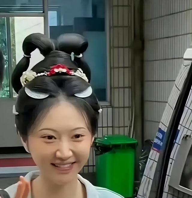 景甜整容翻车了!面部肿胀僵硬,眼睛缩小一倍,女神惨变悲伤蛙