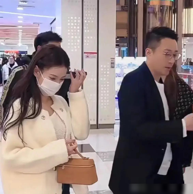 汪小菲邀请母亲去台北过年，张兰泪落泪了称无能无力，粉丝送安慰