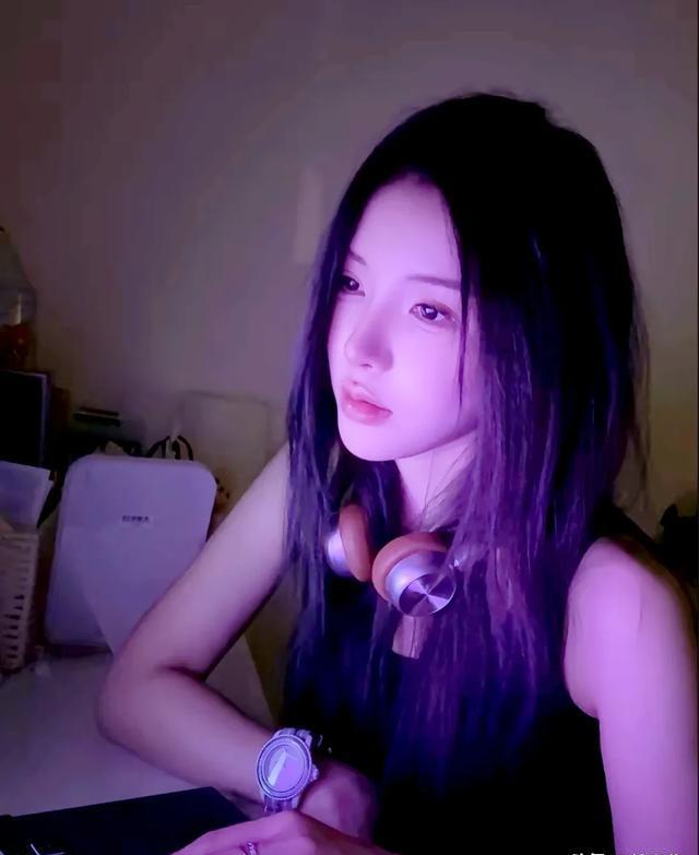 25岁网红酷萱被杀，疑榜一大哥动手，死因惹猜测，知情人透露隐情