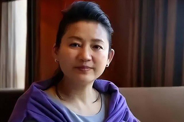 曾红过董卿的王小丫,二婚嫁大13岁副国级,今56岁无儿无女太凄凉