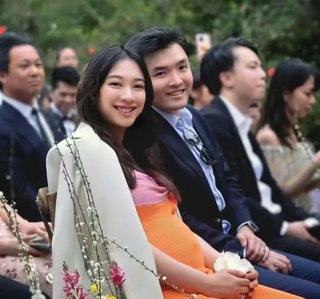 TVB律界港姐一家三口游韩国,老公宠妻获赞,堪称人生赢家