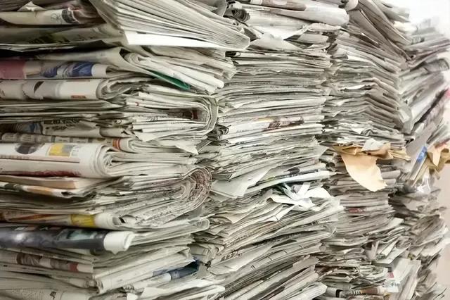 现在单位订的报纸,看都不看,当废纸卖掉了。然后换钱大家吃火锅