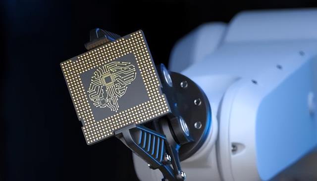 中美芯片大决战，全球科技巨头纷纷站队，“脱钩游戏”能撑多久？