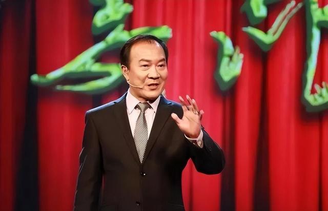 18年后再看袁茵,才知道她当年为啥离开侯耀文,转身嫁给了戴志诚