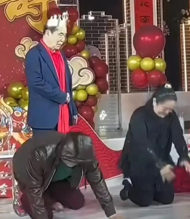 何庆魁80岁大寿:儿子语出惊人,给来宾下跪后还提到“发丧”两字