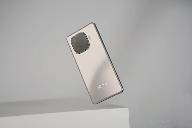 说说我在使用的iQOO Z9 Turbo+月影钛