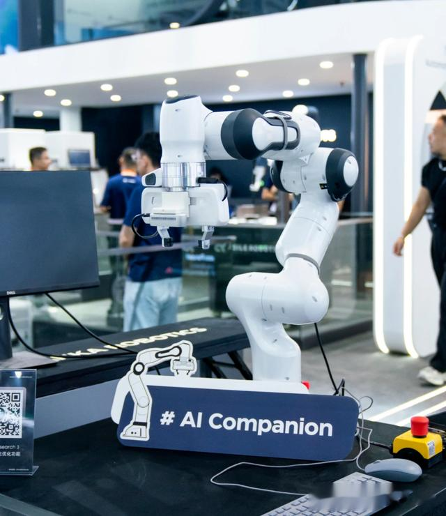 AI+3D视觉机械臂成为开发主流?从2024工博会看协作机器人发展方向