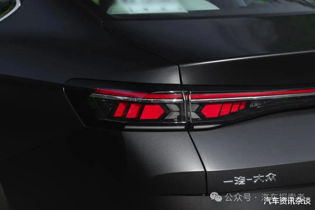 迈腾B9：15万起，车长近5米，2.0T高功+3块大屏，性价比逆天！