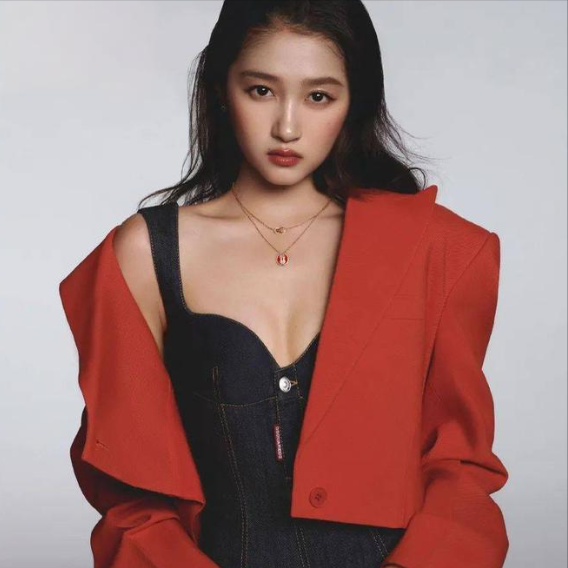 事实证明,和鹿晗挺过七年之痒的关晓彤,已经走上了另一条道路!