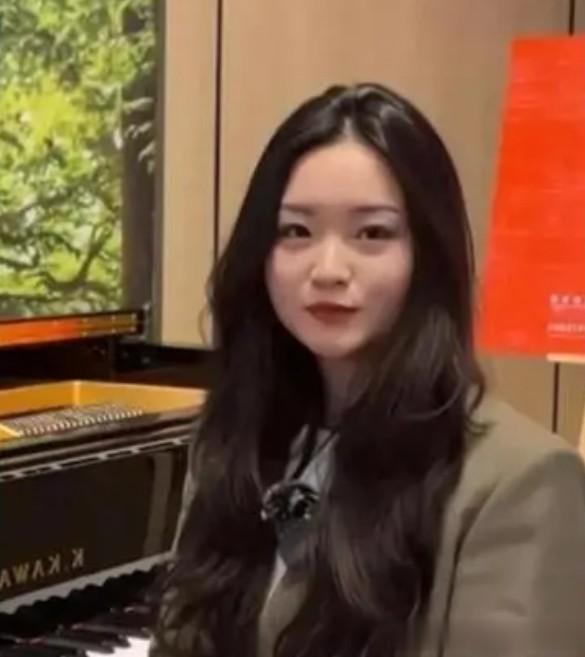 刀郎的云朵彻底飘走了,刀郎放弃了她,你走吧!