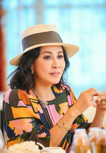 刘嘉玲彻底崩溃!当年被绑架照片全泄露,结婚17年无子真相大白