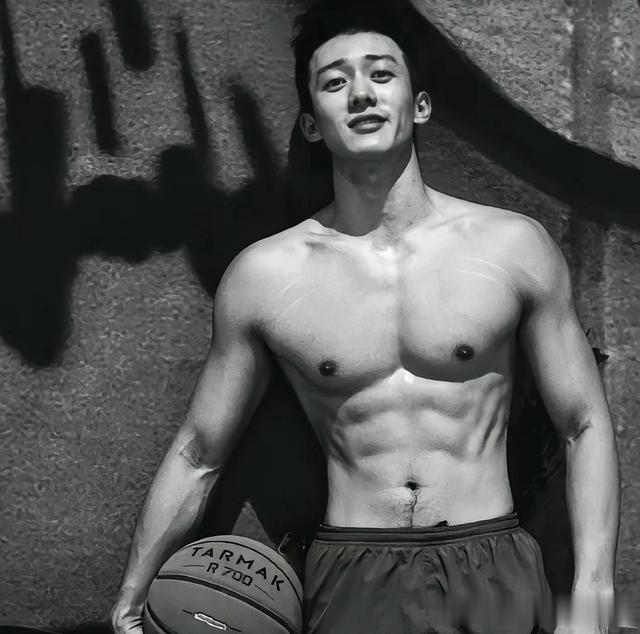 侯雯元的身上自带一种被自己迷得神魂颠倒的气质，演技精湛！