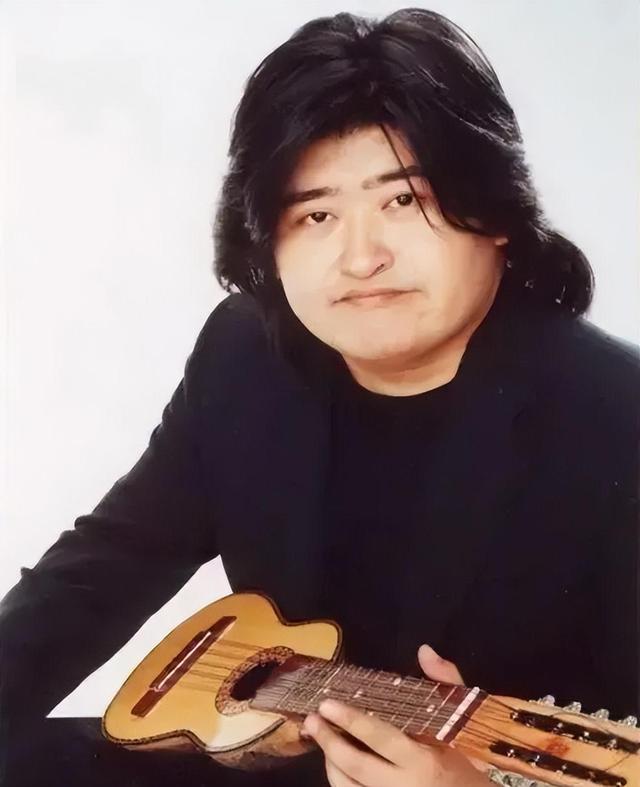 歌王刘欢近况堪忧:嗜酒如命,身患“不死癌症”,年仅60满头白发