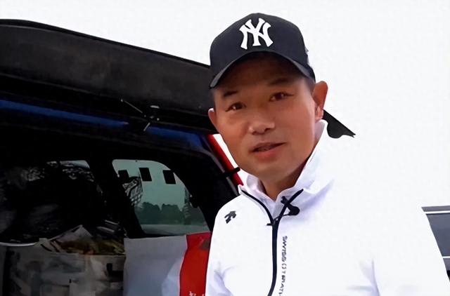 邓刚“掀桌子”狂甩千川钓竿，明明是福利！为何有人不买账？