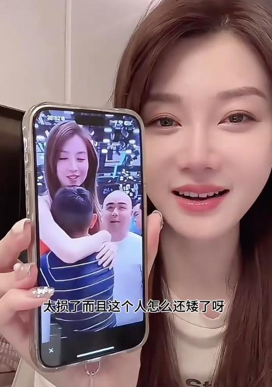 “条纹哥”账号被封，彻底凉凉！靠低俗来获取流量的方式不可取