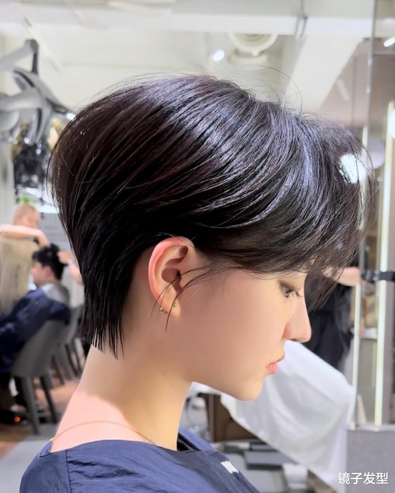 最火女士发型来了，挂耳立体短发，好看到心动
