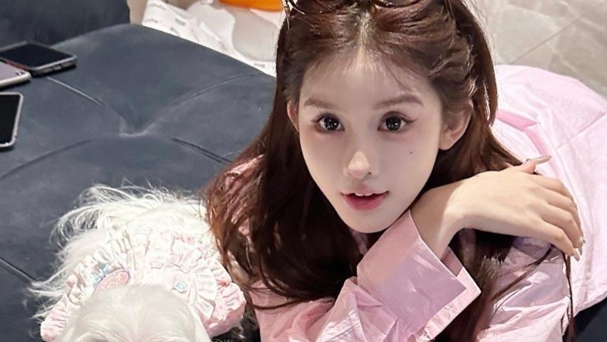 女主播透露日常开支，节约点也得2000块，少了大哥的礼物很难生活