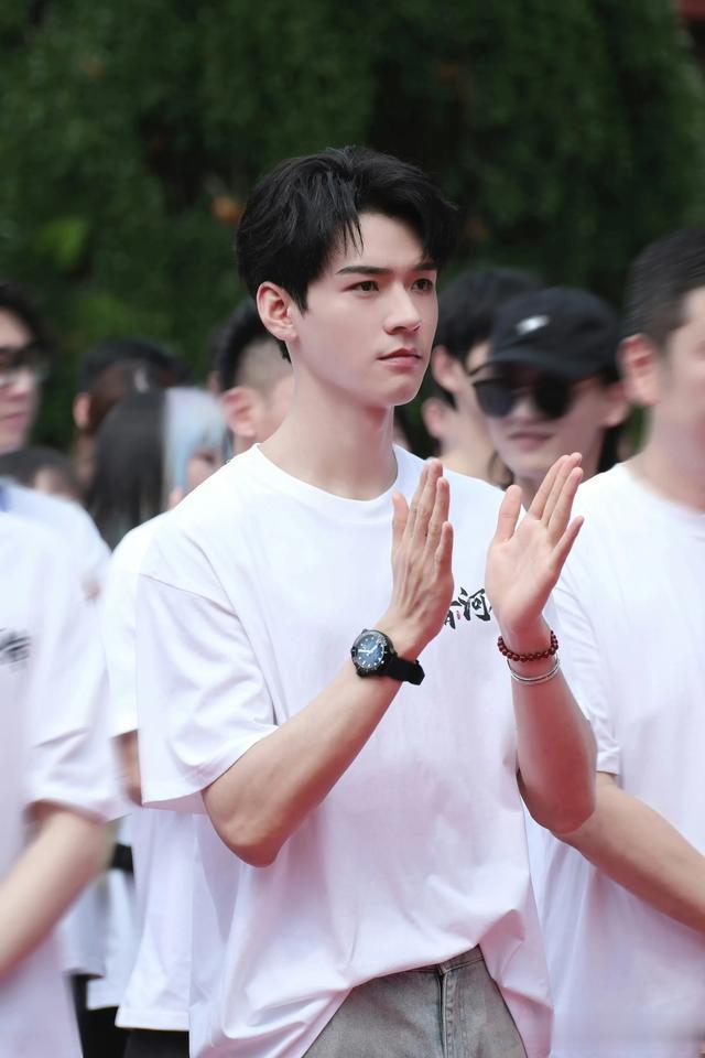 6.13娱乐瓜\uD83C\uDF49:杨紫赵丽颖成毅任嘉伦罗云熙龚俊