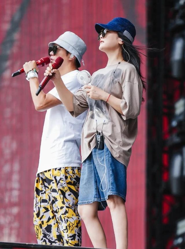 一个嫁经纪人,一个娶新疆女孩,曾毅玲花组合27年活该成传奇