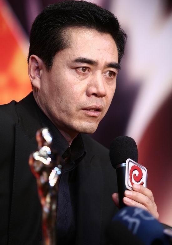 著名演员陈宝国:多年失眠刚痊愈,儿子却又成心病