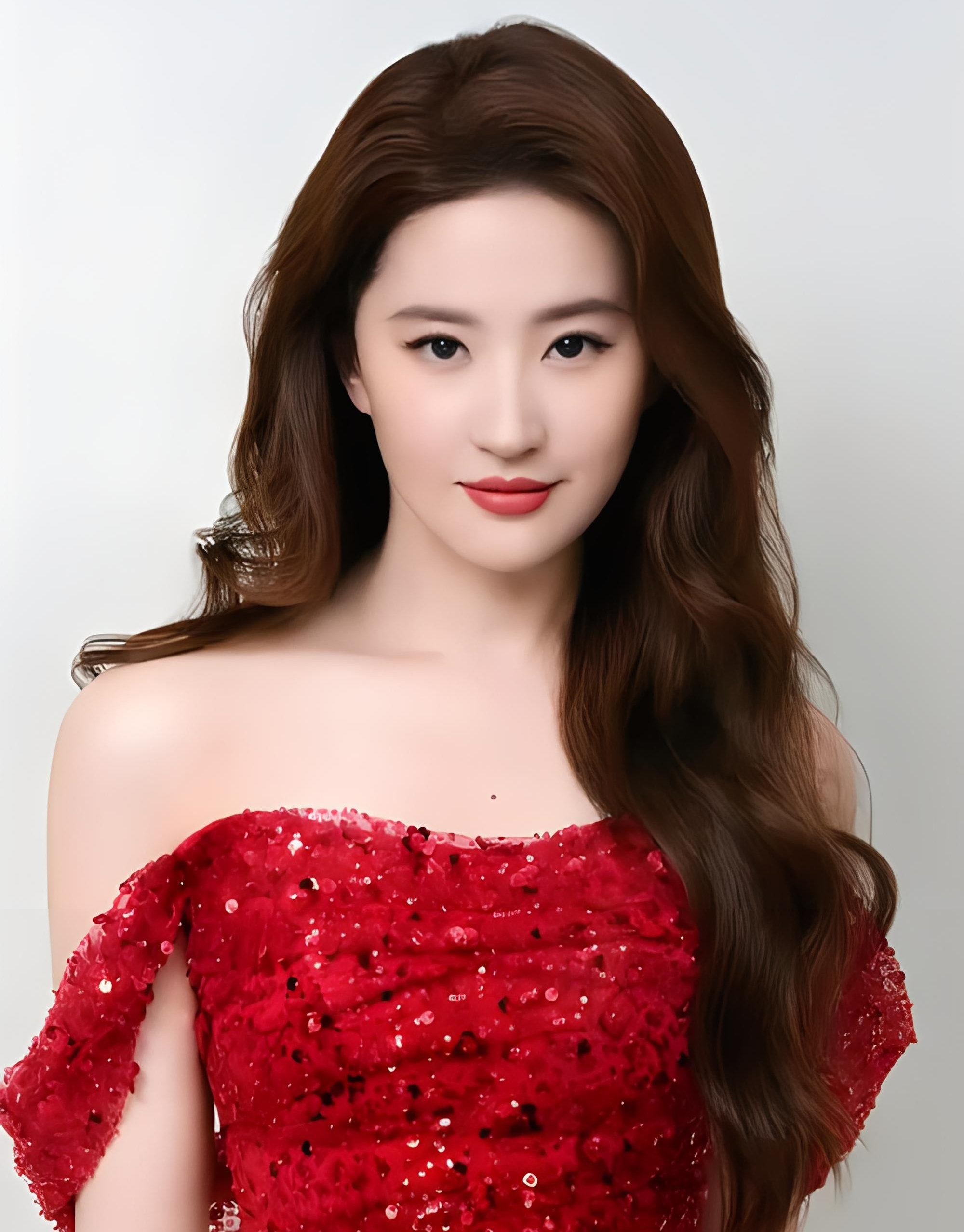 刘亦菲泰国机场惊艳购物，颜值爆表不惧东南亚危险！她胆子足够大