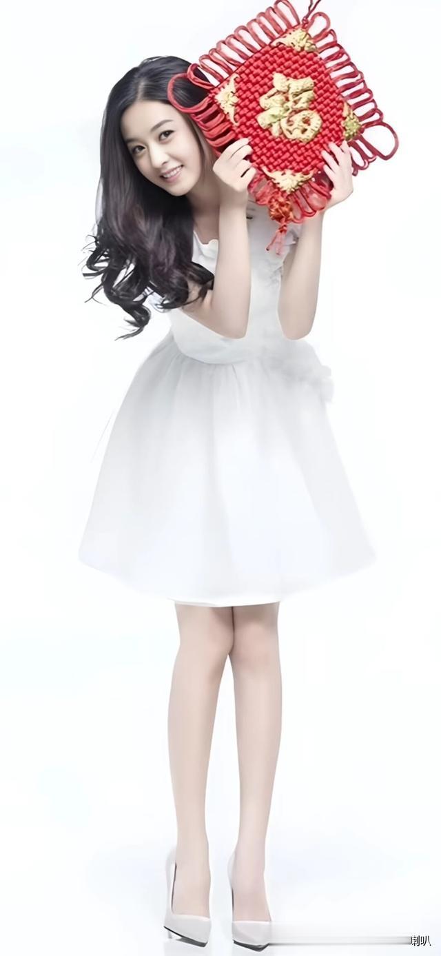 赵丽颖最新写真曝光：优雅与力量并存，网友惊艳不已！