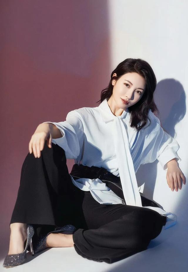 演员管乐:光影魔术师,以情感织就生活的多彩画卷