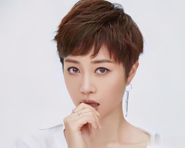 张龄心:坚持不育不婚18年,退休就去养老院,如今她打了自己的脸