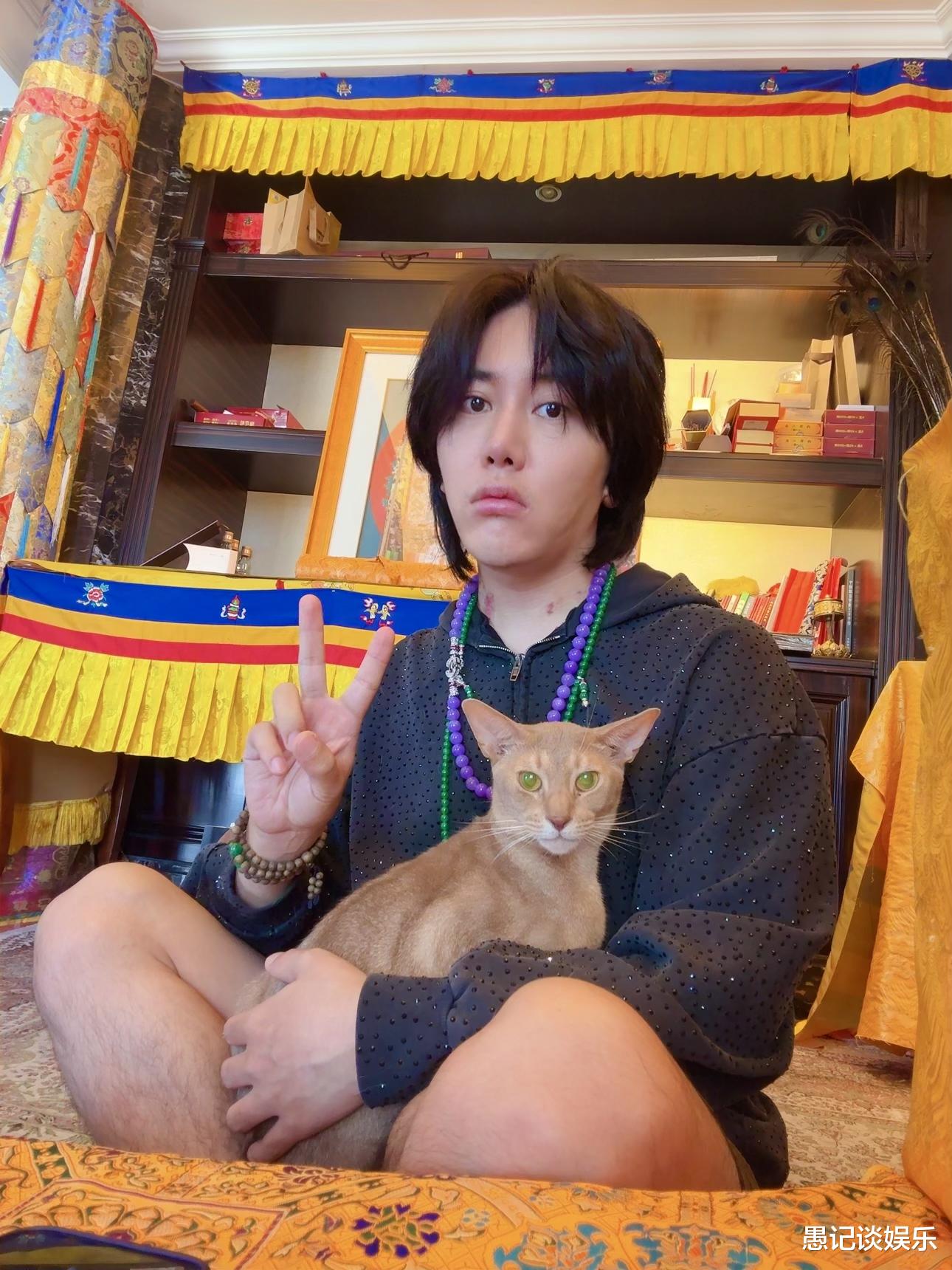 网传王红权星落魄回乡,眼神忧郁状态欠佳,实则生活依旧精彩