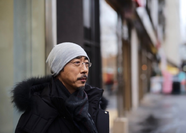 演员宁理:当红时娶外国妞生两女,低潮在家吃10年软饭,中年翻红