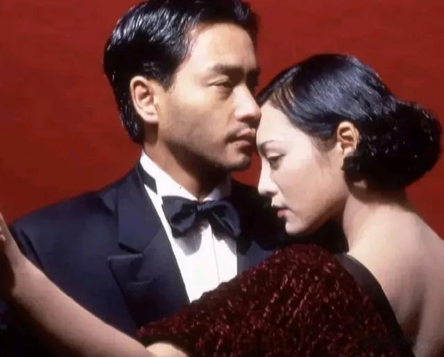 混综艺、搞直播、自败名声?这一夜,宁静一个座位,坐实江湖地位