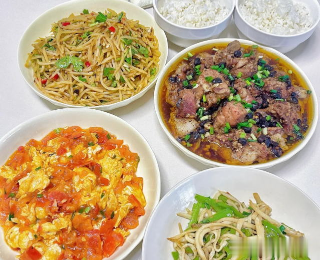 上海36岁丁克晒二人食晚餐，一顿不超过50元，一年攒下60万