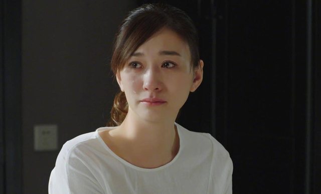 事实证明,47岁的“大号水蜜桃”李小冉,已经走上了另一条道路!