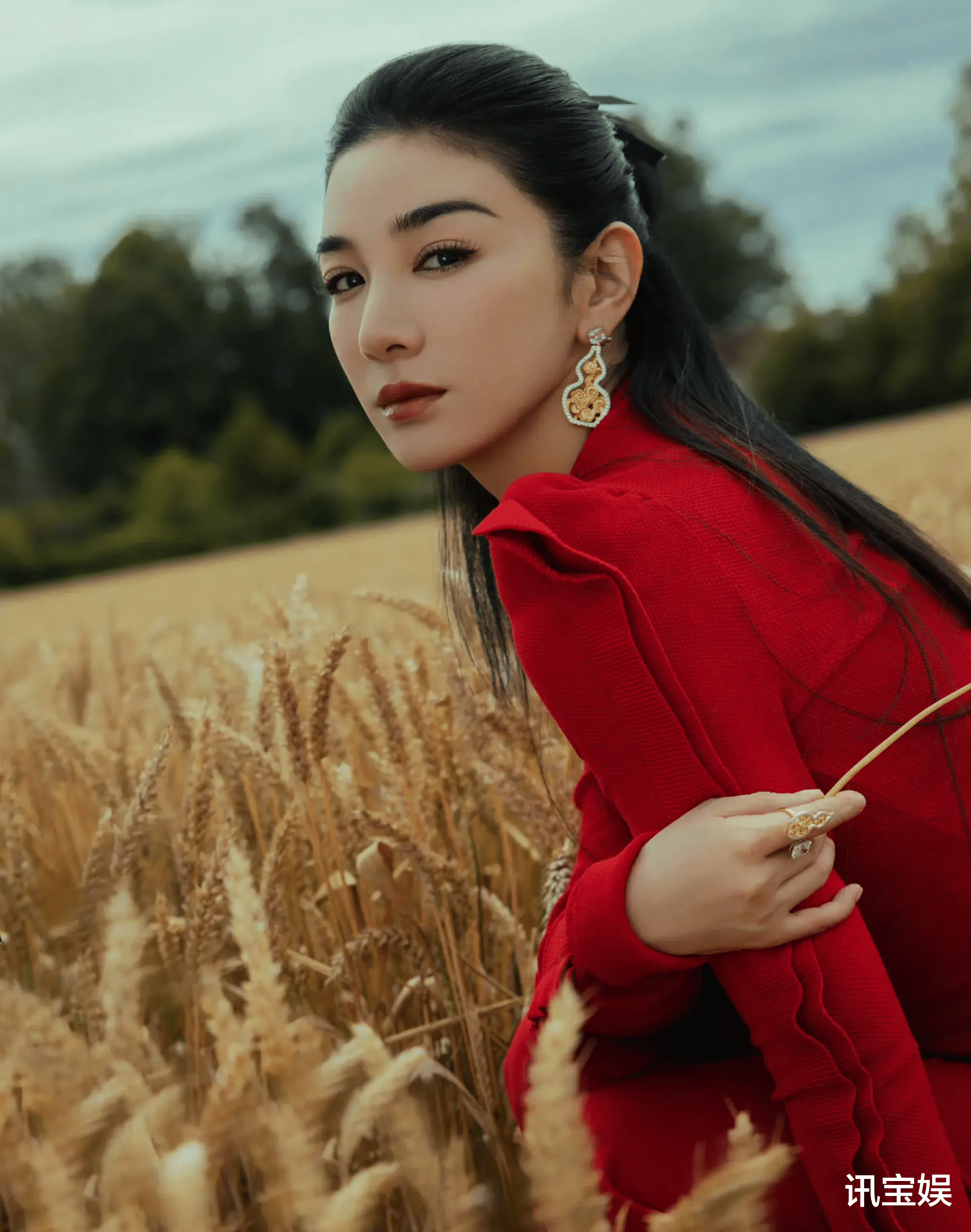 黄奕提前过66岁生日,秀胸肌秒变时髦奶奶,李玉湖就算老了也迷人