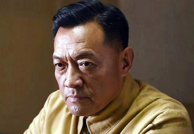 《暗夜与黎明》:第二个内鬼终于露出破绽,他远比老陈隐藏得更深