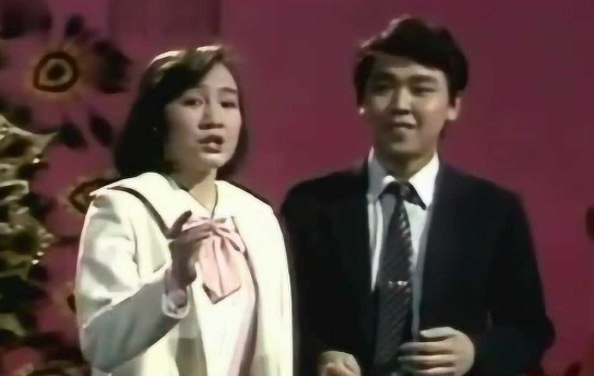 她早就不是中国籍了?屡次登上春晚走红,当初嫁给洋老公遭嫌弃