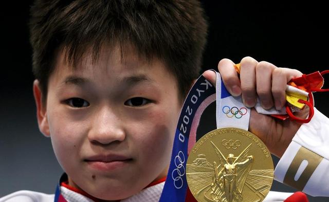 笑麻!王楚钦有苦说不出 全红婵把王楚钦P成厨师!妹妹把我挂网上